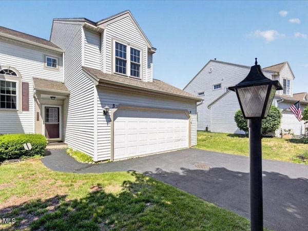 3 Highpointe Drive, Troy, NY 12182
