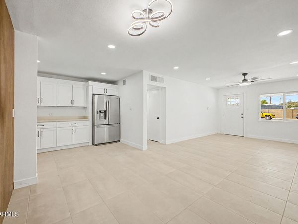 2305 W MARYLAND Avenue, Phoenix, AZ 85015