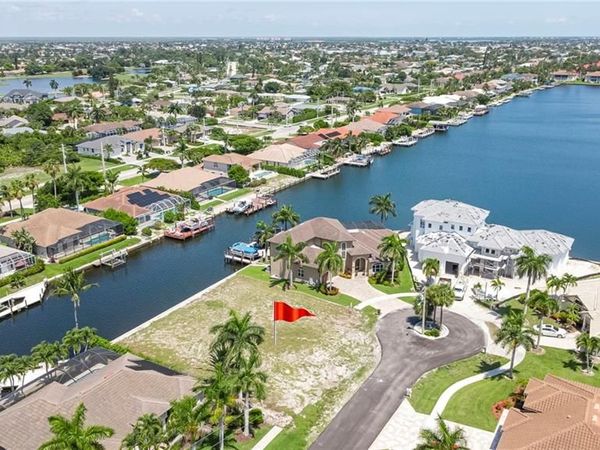 375 Wales CT , MARCO ISLAND, FL 34145