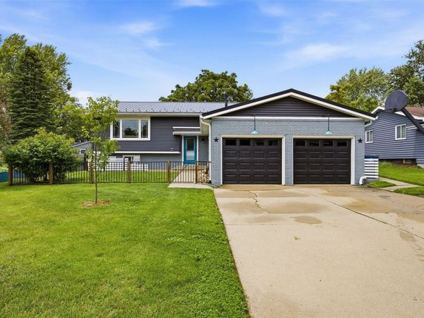 101 Candlestick Drive NE, Mt Vernon, IA 52314