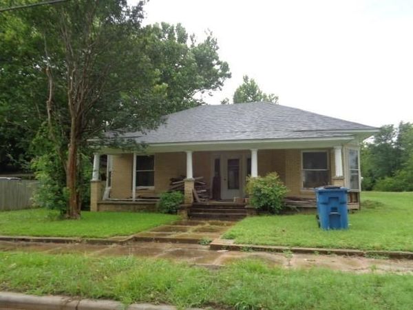 200 S Post Oak, Winnsboro, TX 75494