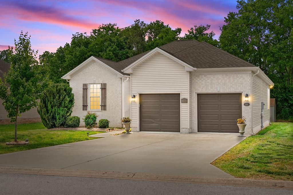 390 Irish Circle, Hopkinsville, KY 42240 Main Photo