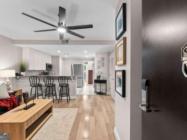 250 W Broad Street, Unit 205, Athens, GA 30601