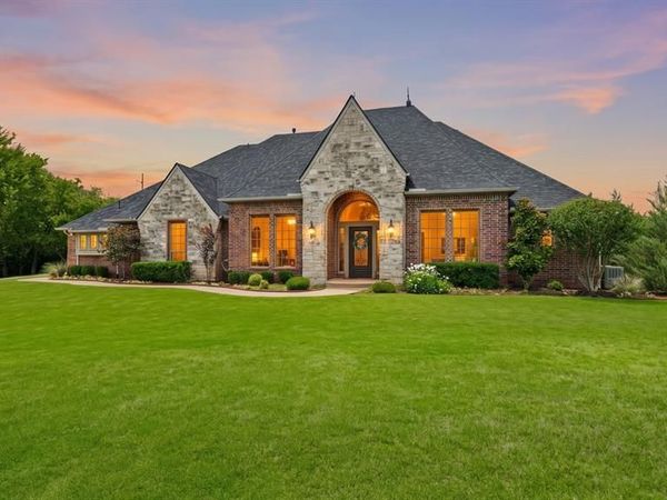 2209 Crestwood Drive, Jones, OK 73049