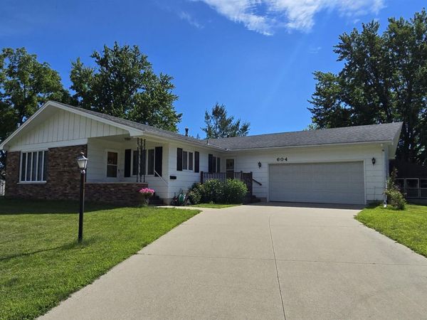 604 Hildreth Street, Charles City, IA 50616