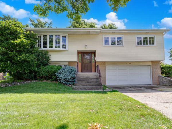 8807 Beechnut Road, Hickory Hills, IL 60457
