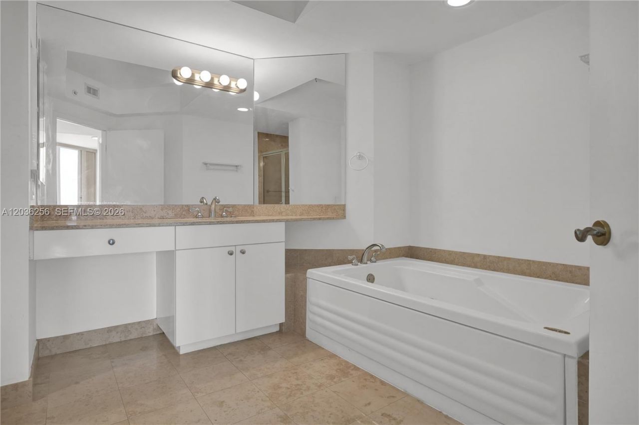 4779 Collins Ave , Unit 506, Miami Beach, FL 33140 Photo