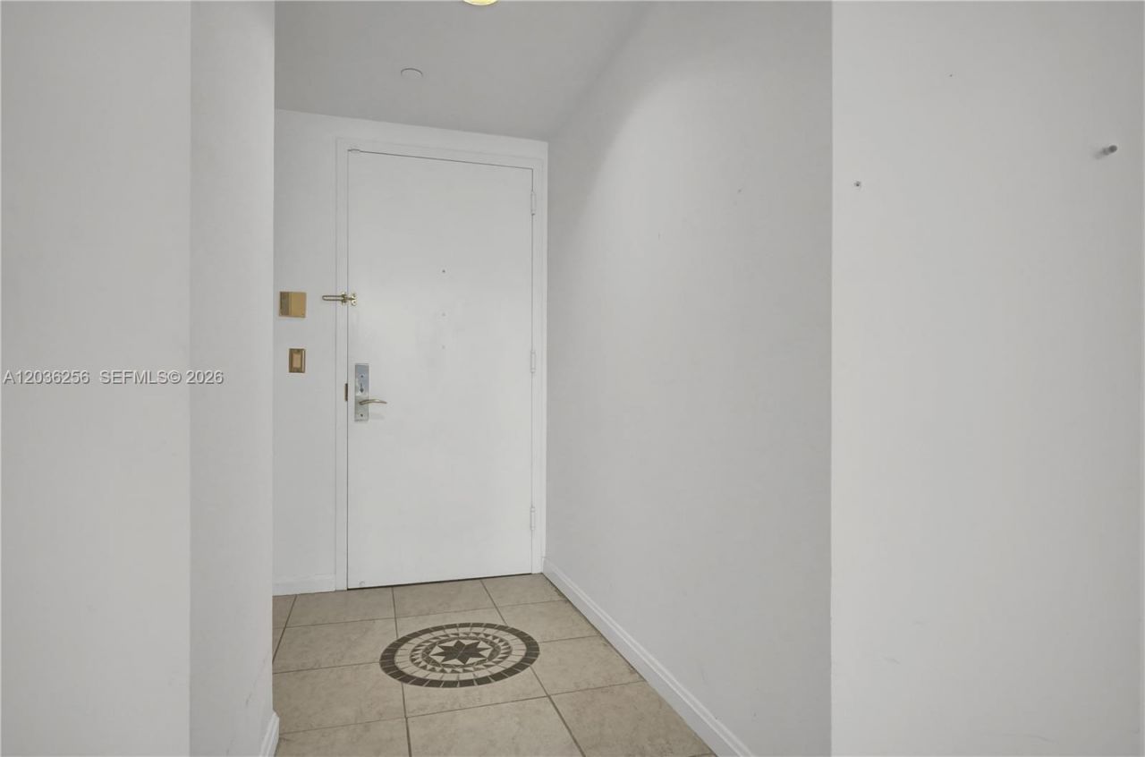 4779 Collins Ave , Unit 506, Miami Beach, FL 33140 Photo