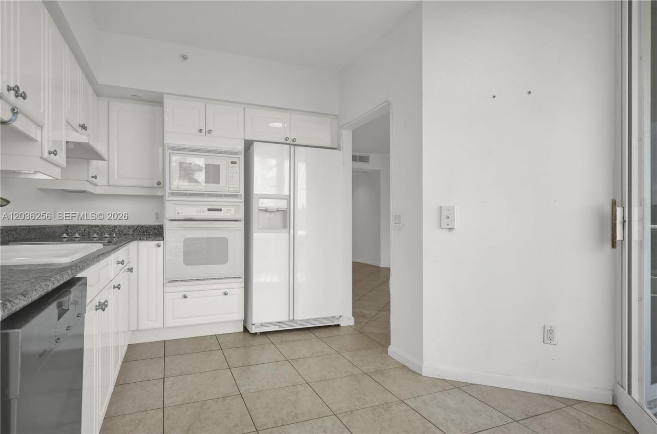 4779 Collins Ave , Unit 506, Miami Beach, FL 33140 Photo