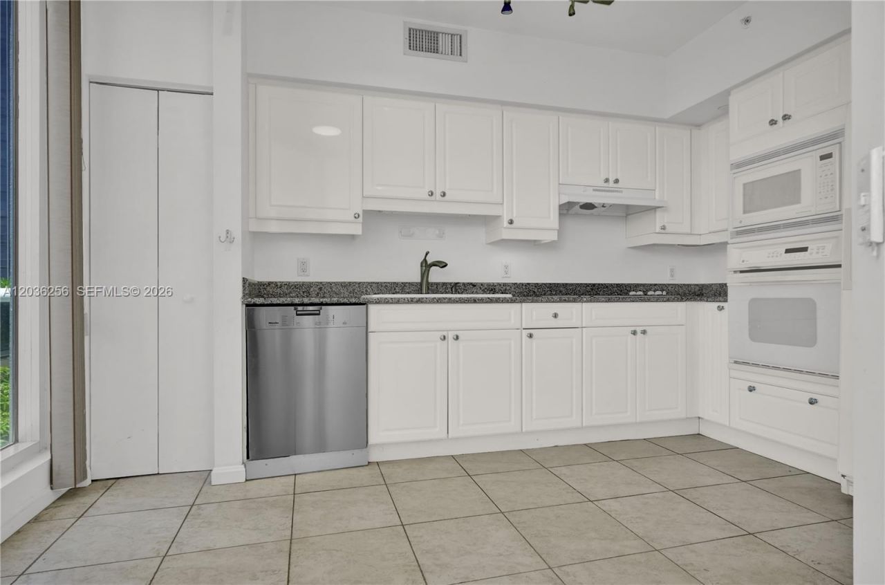 4779 Collins Ave , Unit 506, Miami Beach, FL 33140 Photo
