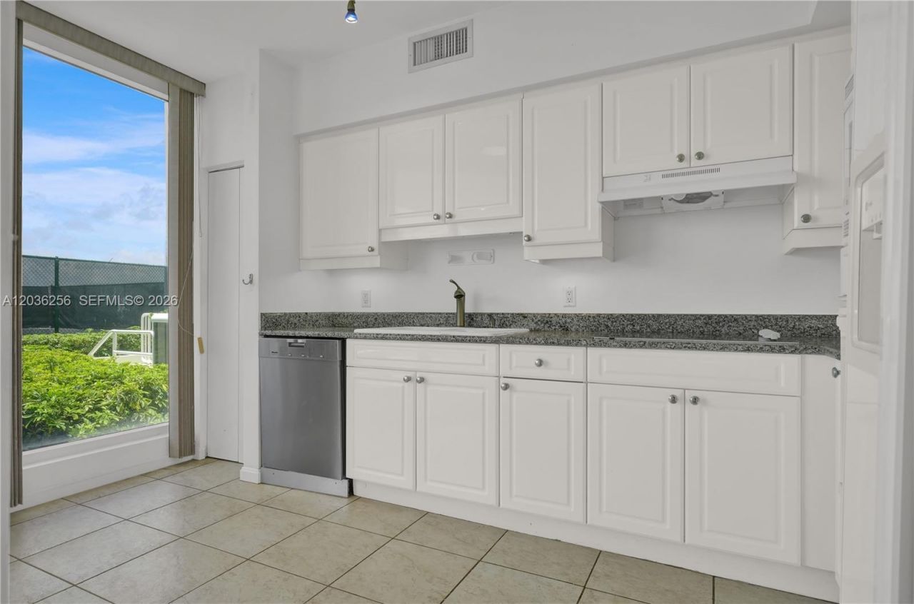 4779 Collins Ave , Unit 506, Miami Beach, FL 33140 Photo