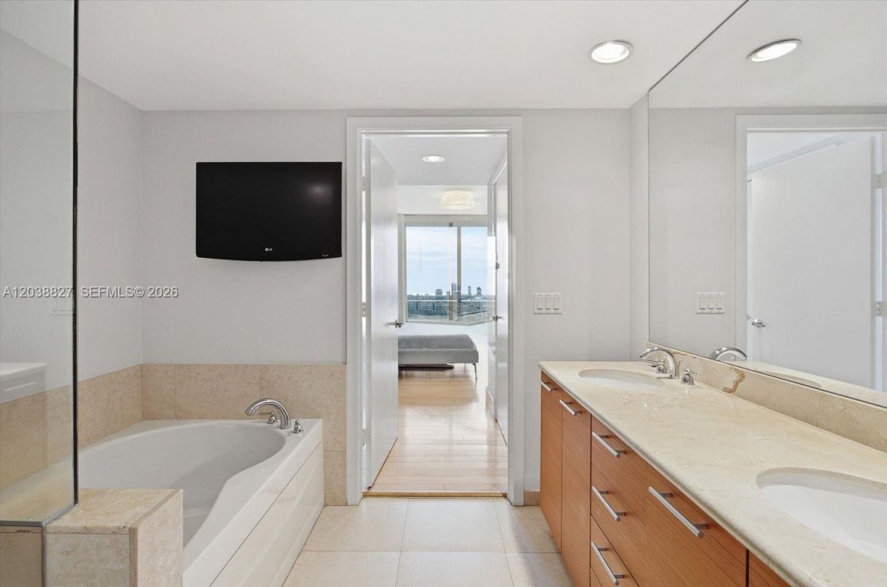 50 Biscayne Blvd , Unit 2510, Miami, FL 33132 Photo