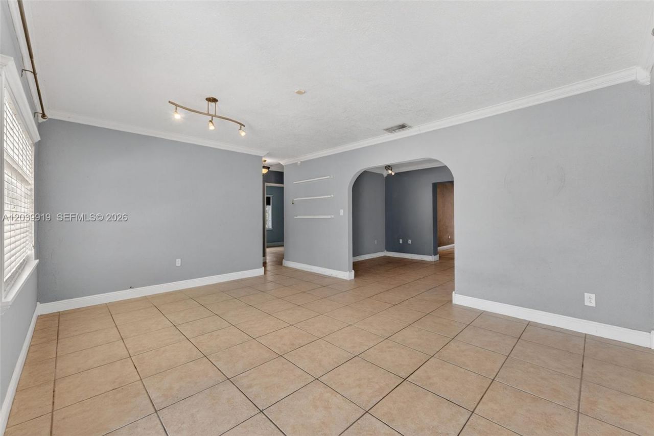 920 NW 35th Ave, Miami, FL 33125 Photo