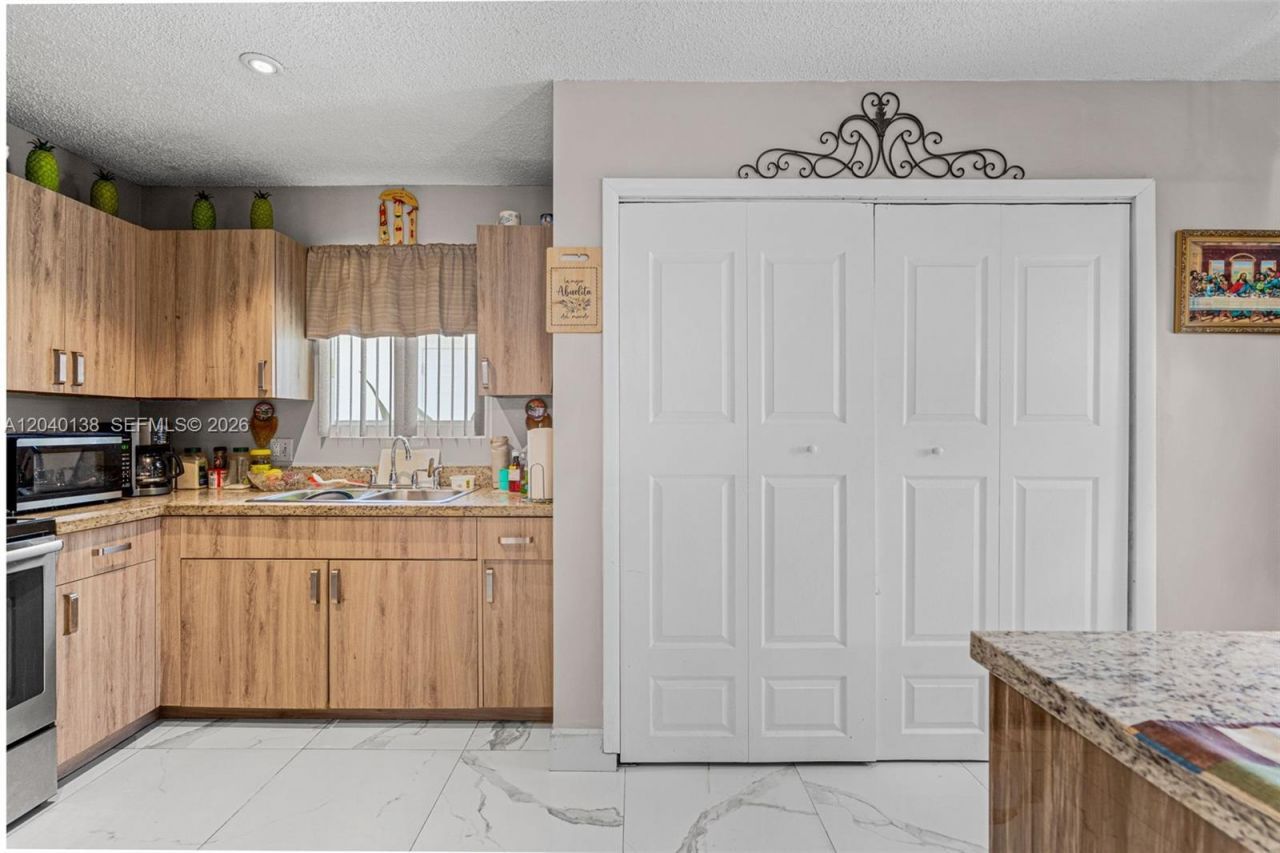 12243 SW 201st Ter, Miami, FL 33177 Photo