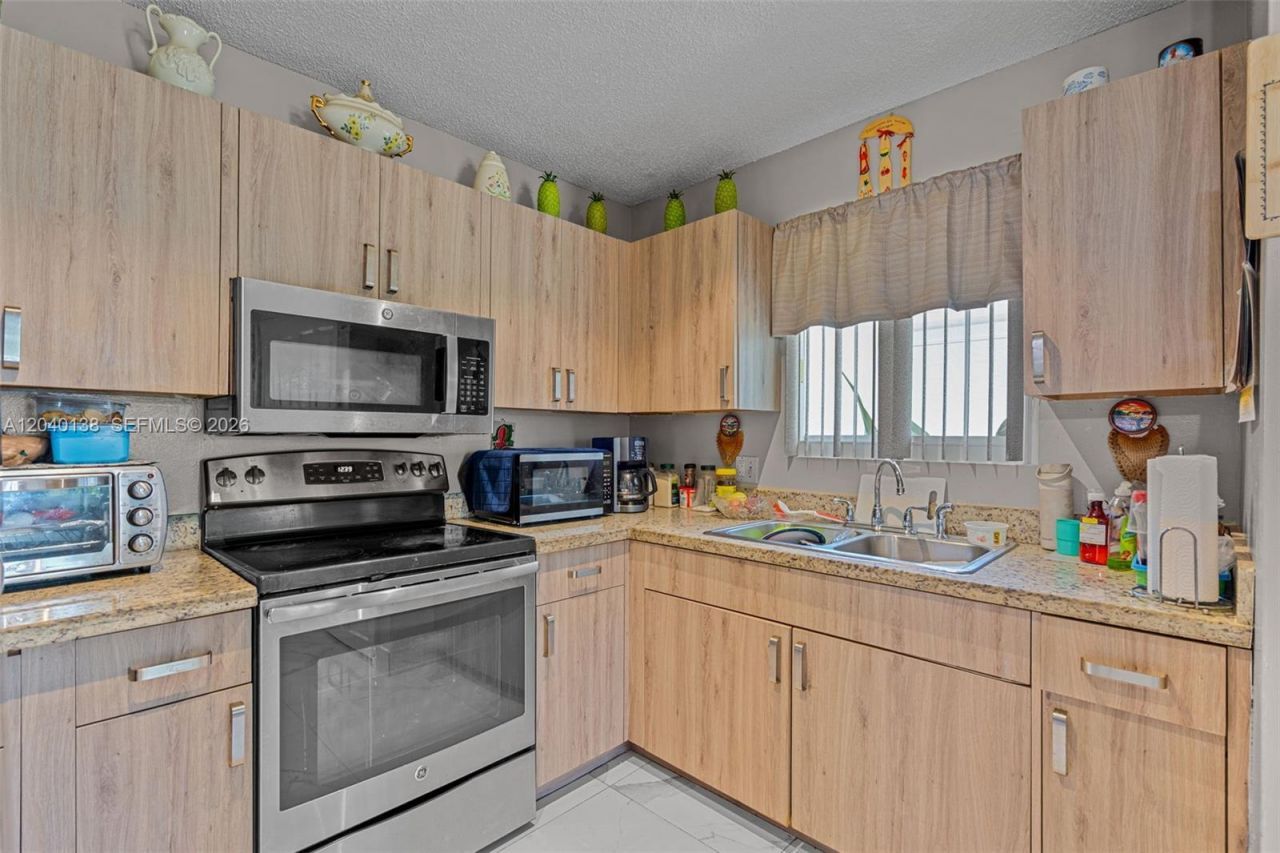 12243 SW 201st Ter, Miami, FL 33177 Photo