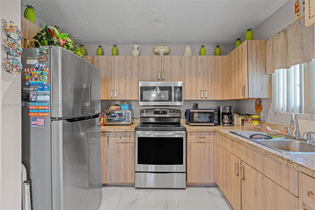 12243 SW 201st Ter, Miami, FL 33177 Photo
