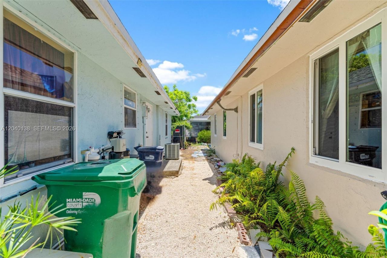 12243 SW 201st Ter, Miami, FL 33177 Photo