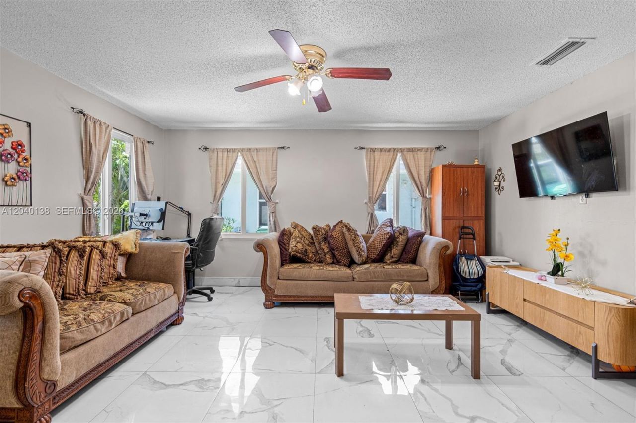 12243 SW 201st Ter, Miami, FL 33177 Photo