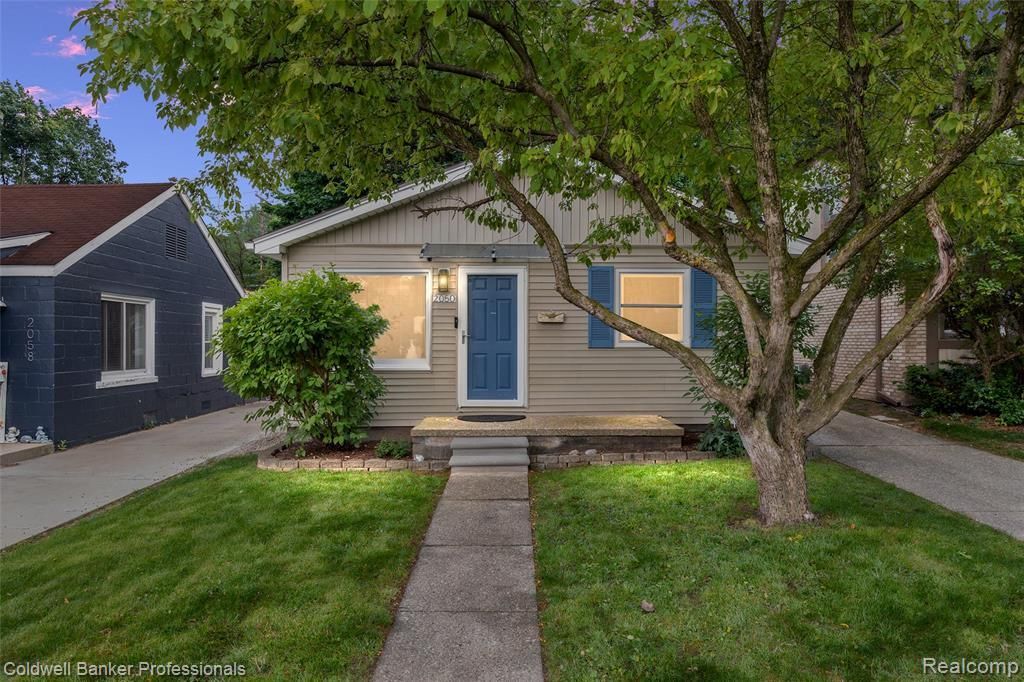 2050 Ridgemont Road, Grosse Pointe Woods, MI 48236 Main Photo