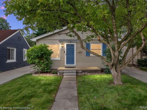 2050 Ridgemont Road, Grosse Pointe Woods, MI 48236