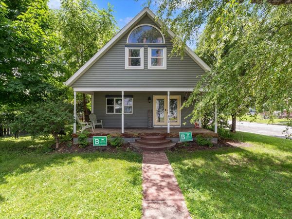 631 2nd Street , Buffalo, IA 52728