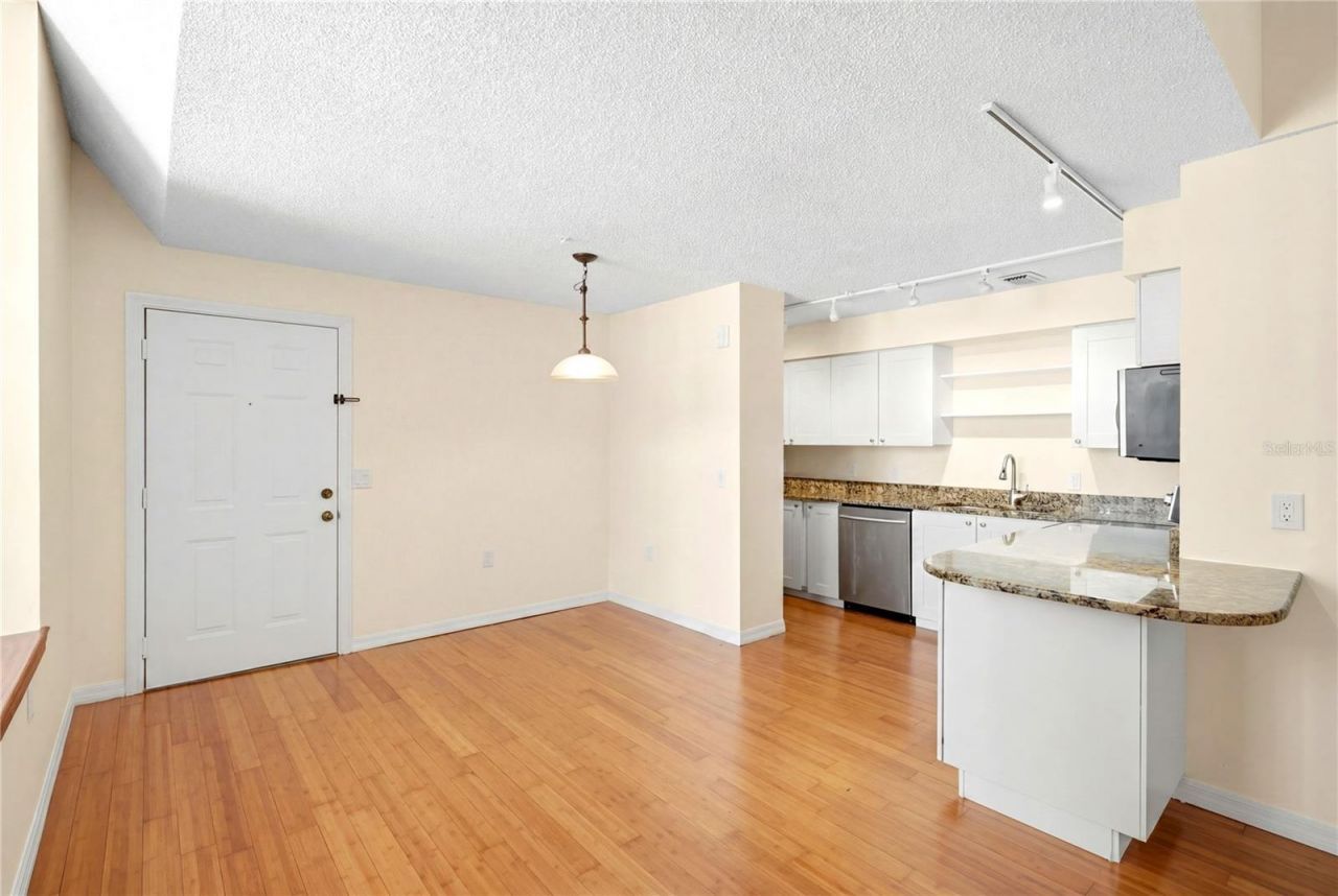 701 Mirror Lake Drive N, Unit 202, Saint Petersburg, FL 33701 Photo