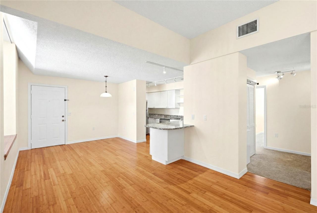 701 Mirror Lake Drive N, Unit 202, Saint Petersburg, FL 33701 Photo