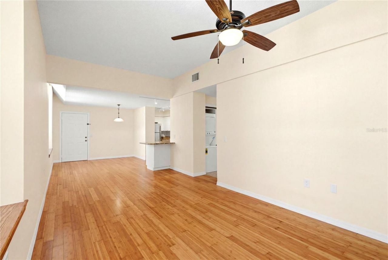 701 Mirror Lake Drive N, Unit 202, Saint Petersburg, FL 33701 Photo