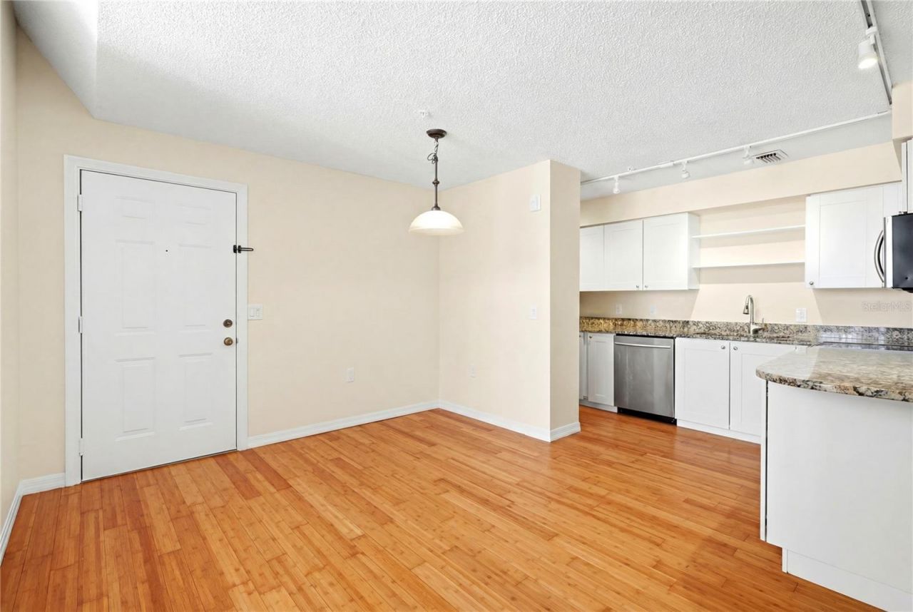 701 Mirror Lake Drive N, Unit 202, Saint Petersburg, FL 33701 Photo