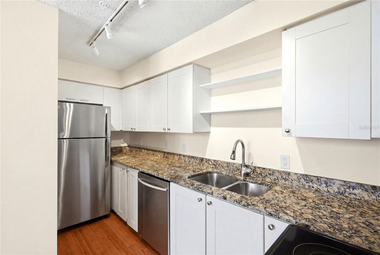 701 Mirror Lake Drive N, Unit 202, Saint Petersburg, FL 33701 Photo