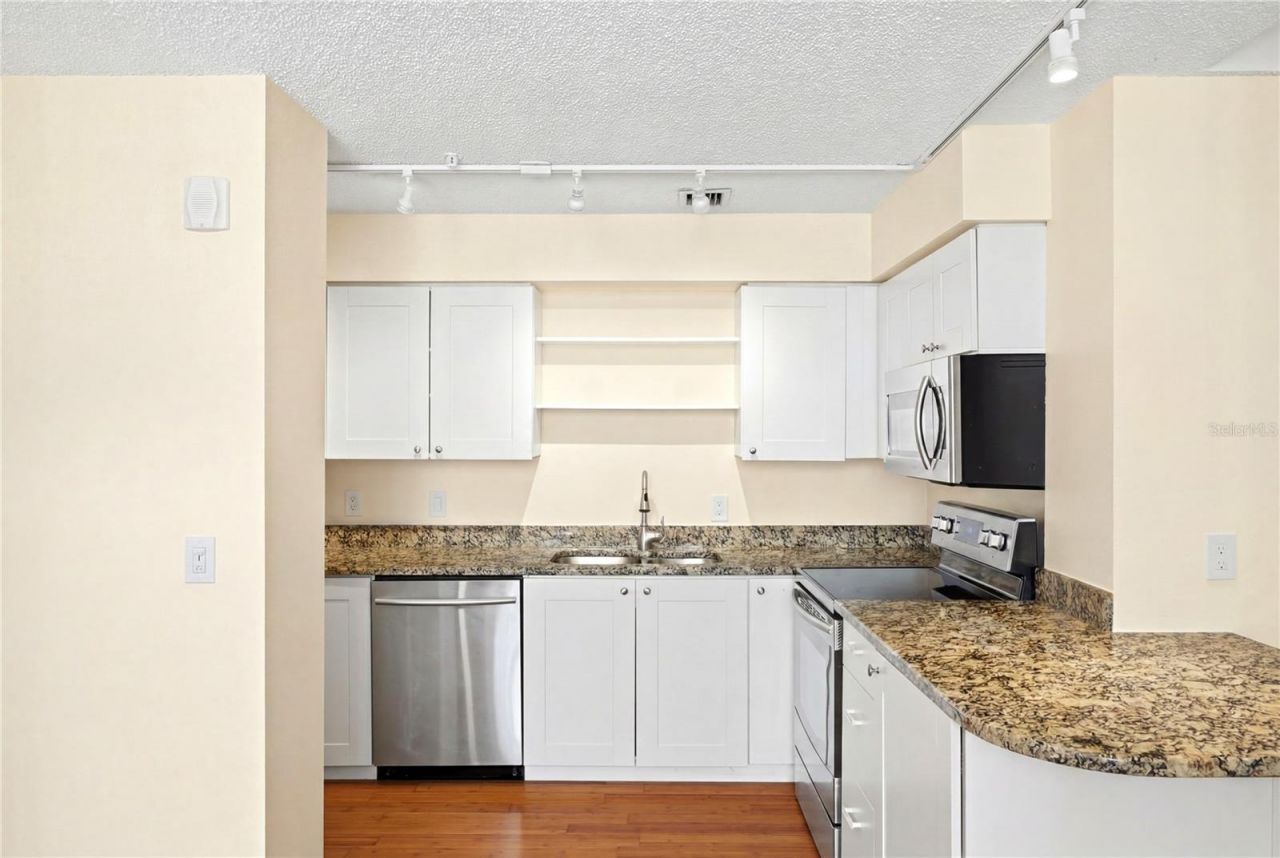 701 Mirror Lake Drive N, Unit 202, Saint Petersburg, FL 33701 Photo