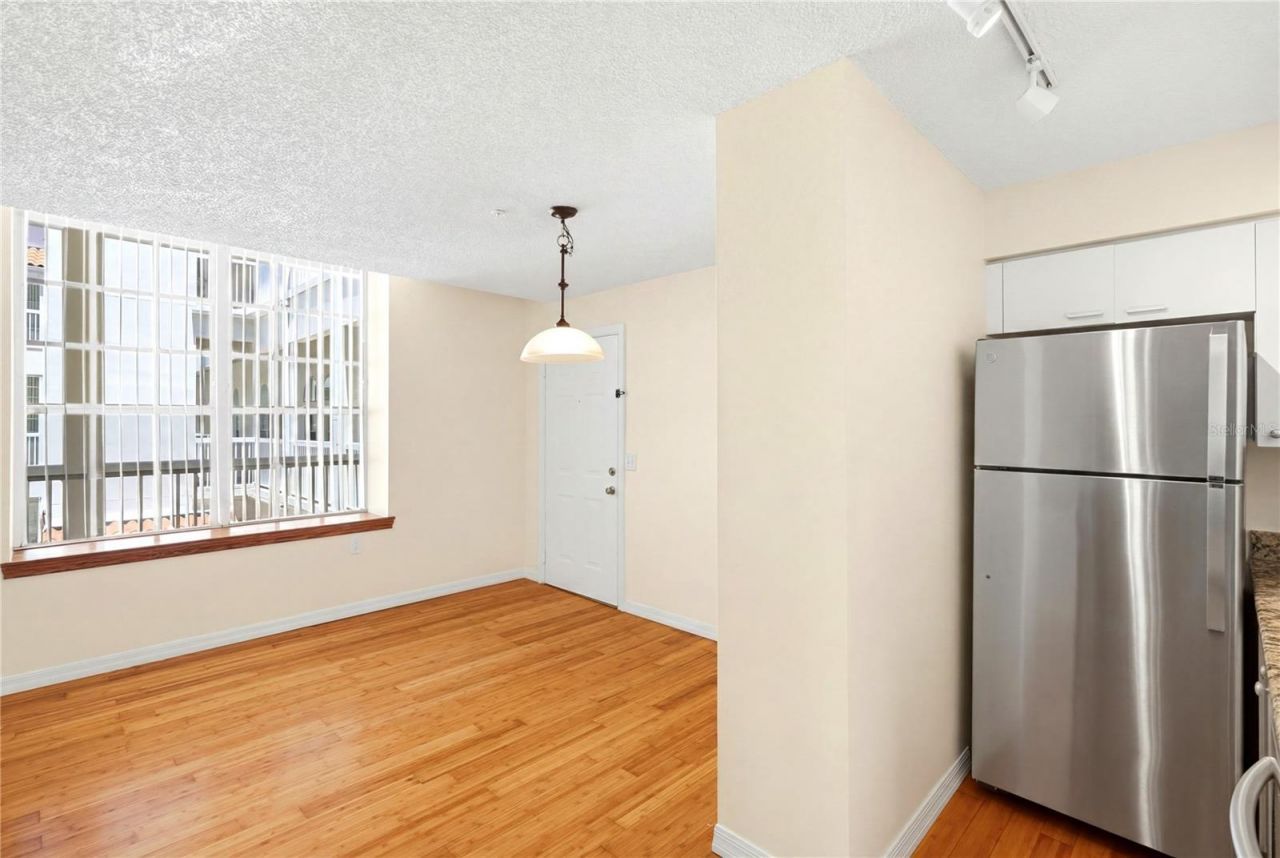 701 Mirror Lake Drive N, Unit 202, Saint Petersburg, FL 33701 Photo