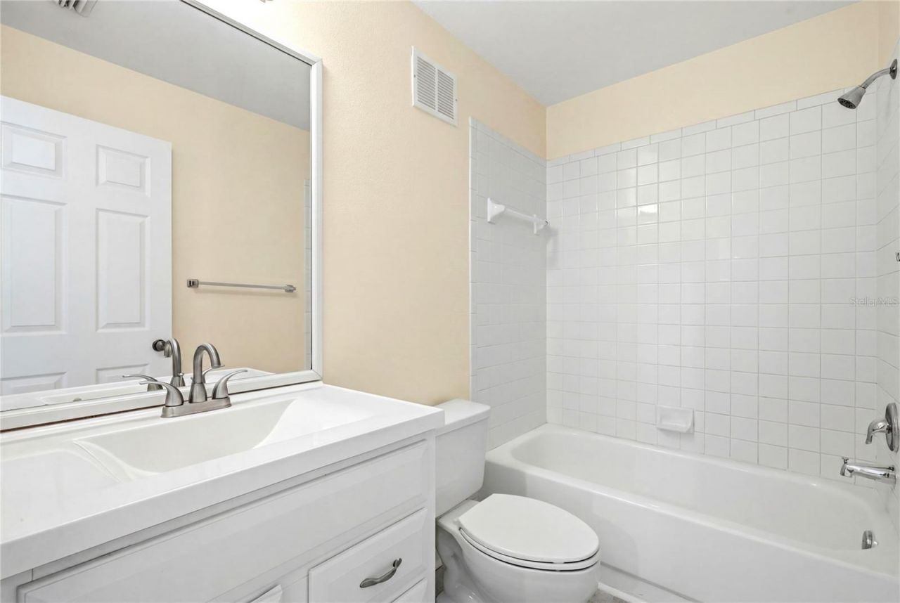 701 Mirror Lake Drive N, Unit 202, Saint Petersburg, FL 33701 Photo