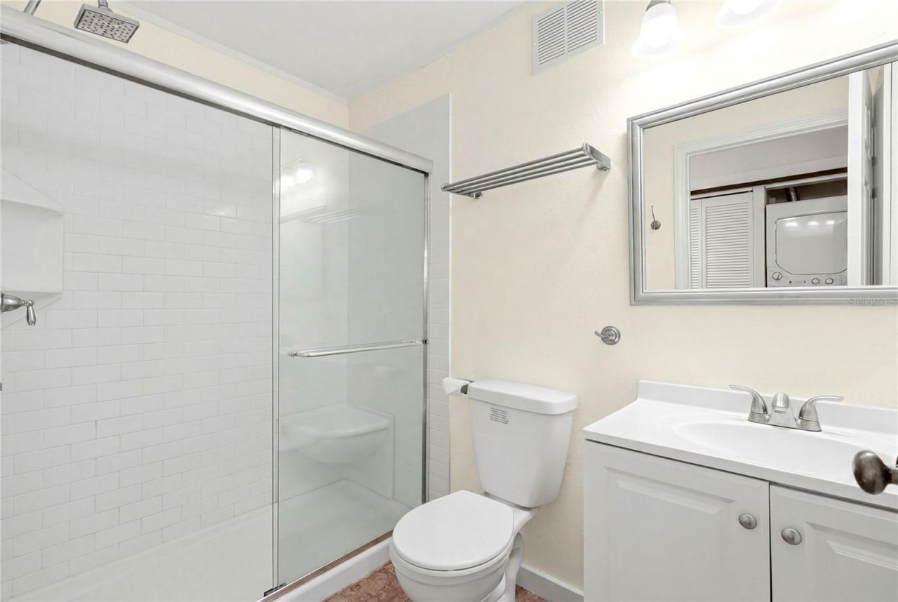 701 Mirror Lake Drive N, Unit 202, Saint Petersburg, FL 33701 Photo