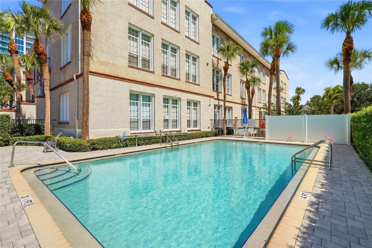701 Mirror Lake Drive N, Unit 202, Saint Petersburg, FL 33701 Photo