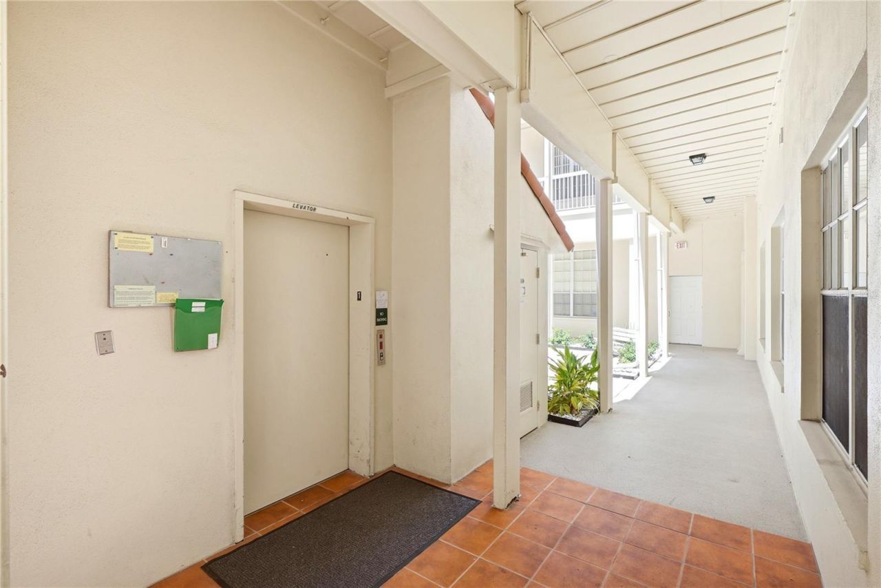 701 Mirror Lake Drive N, Unit 202, Saint Petersburg, FL 33701 Photo