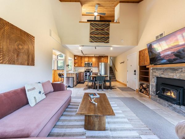 11565 Snowpeak Way, Truckee, CA 96161