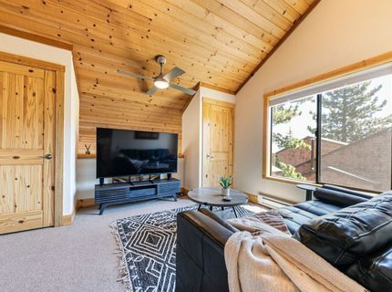 11565 Snowpeak Way, Truckee, CA 96161 Photo