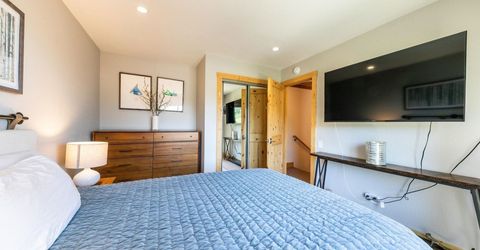 11565 Snowpeak Way, Truckee, CA 96161 Photo