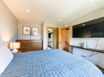 11565 Snowpeak Way, Truckee, CA 96161 Photo