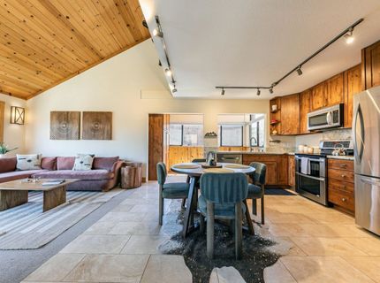 11565 Snowpeak Way, Truckee, CA 96161 Photo