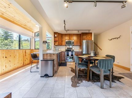 11565 Snowpeak Way, Truckee, CA 96161 Photo