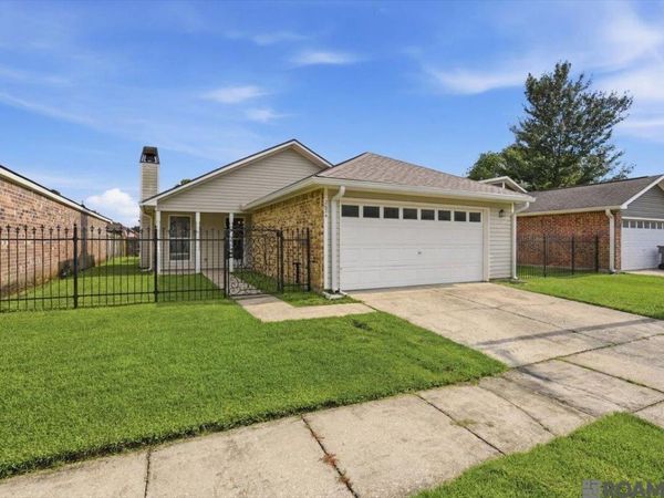 2054 Pecan Ridge Ave, Baton Rouge, LA 70816