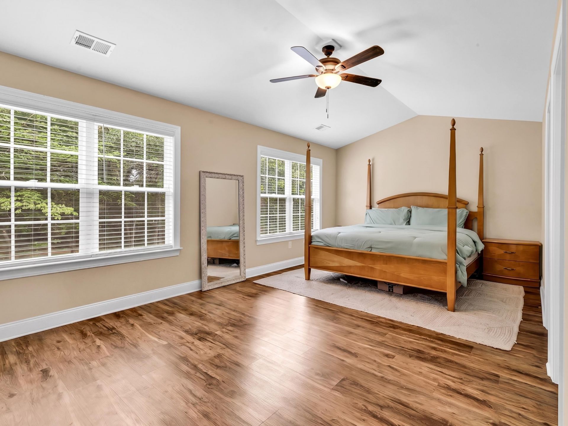 581 Bend Ave.  Photo 13