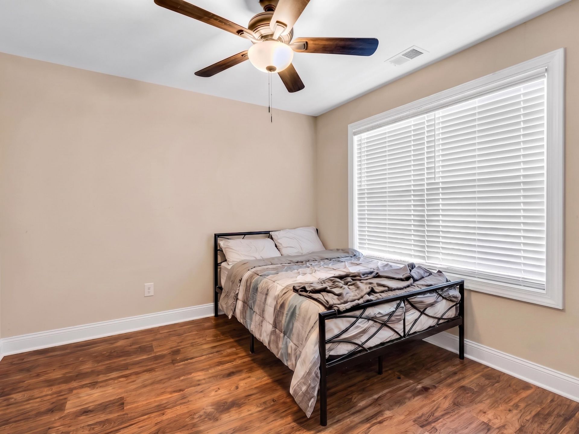 581 Bend Ave.  Photo 16