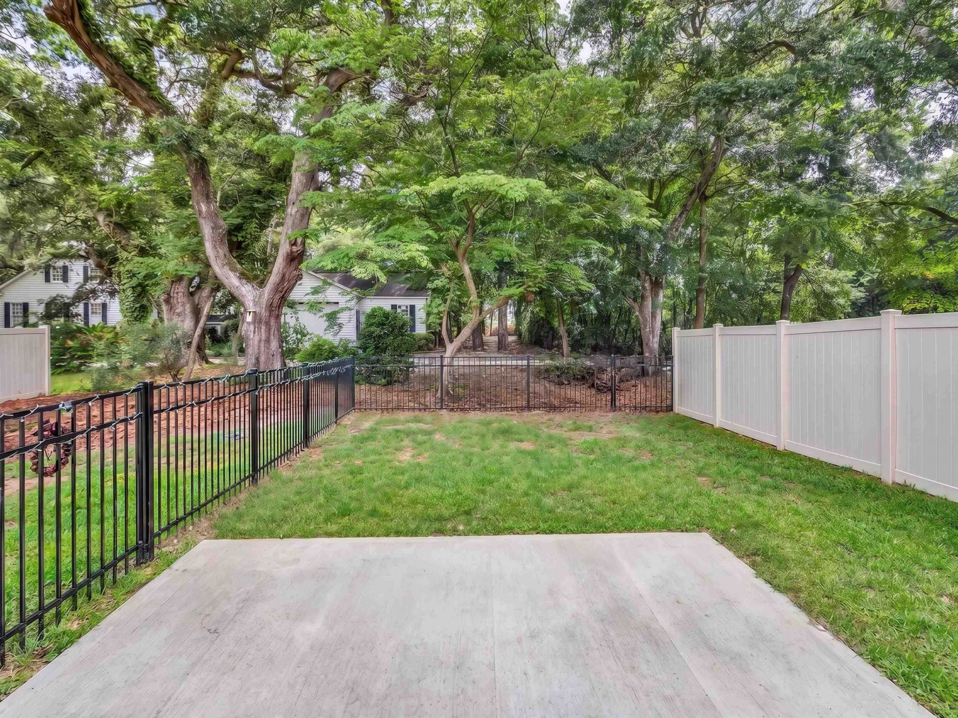 581 Bend Ave.  Photo 21