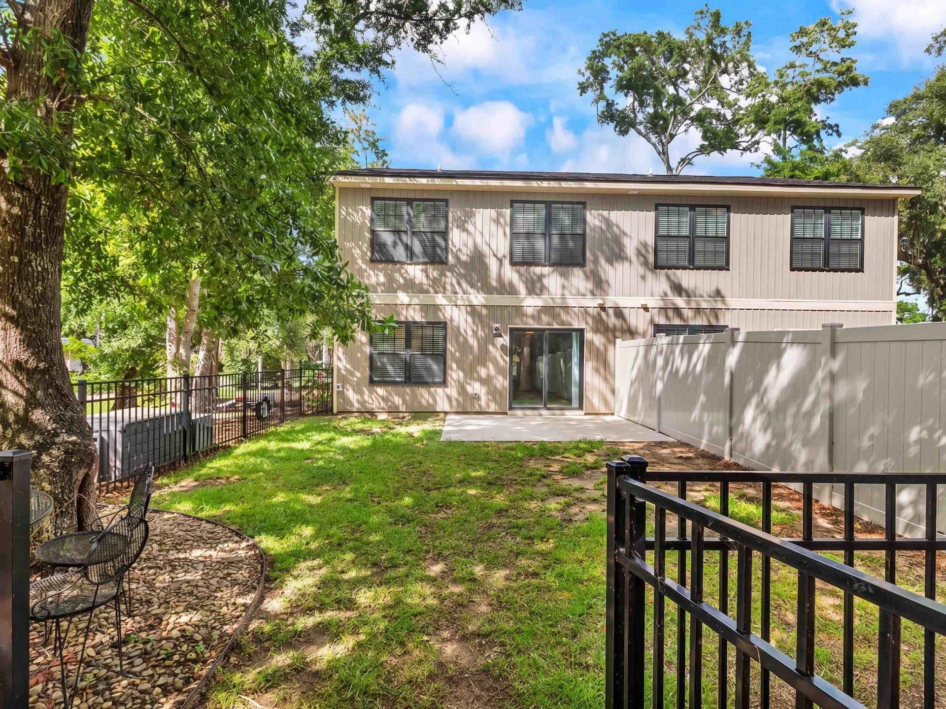 581 Bend Ave.  Photo 23