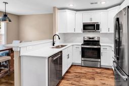 581 Bend Ave.  photo 4