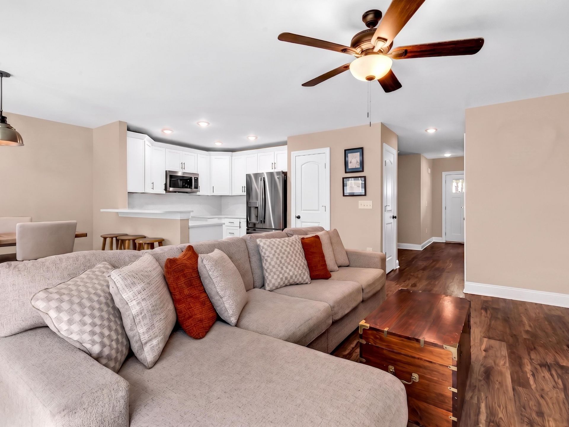 581 Bend Ave.  Photo 5