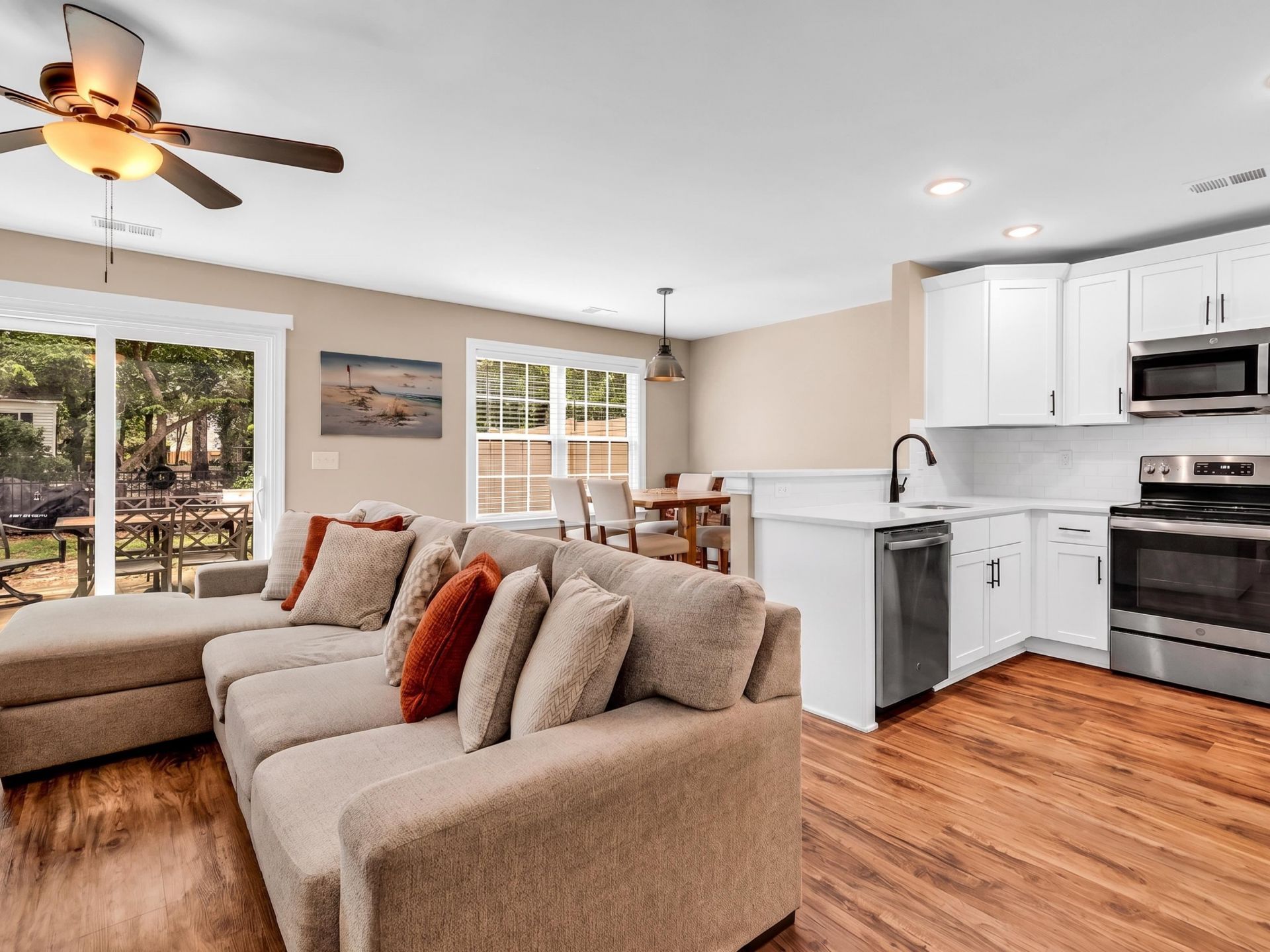 581 Bend Ave.  Photo 6